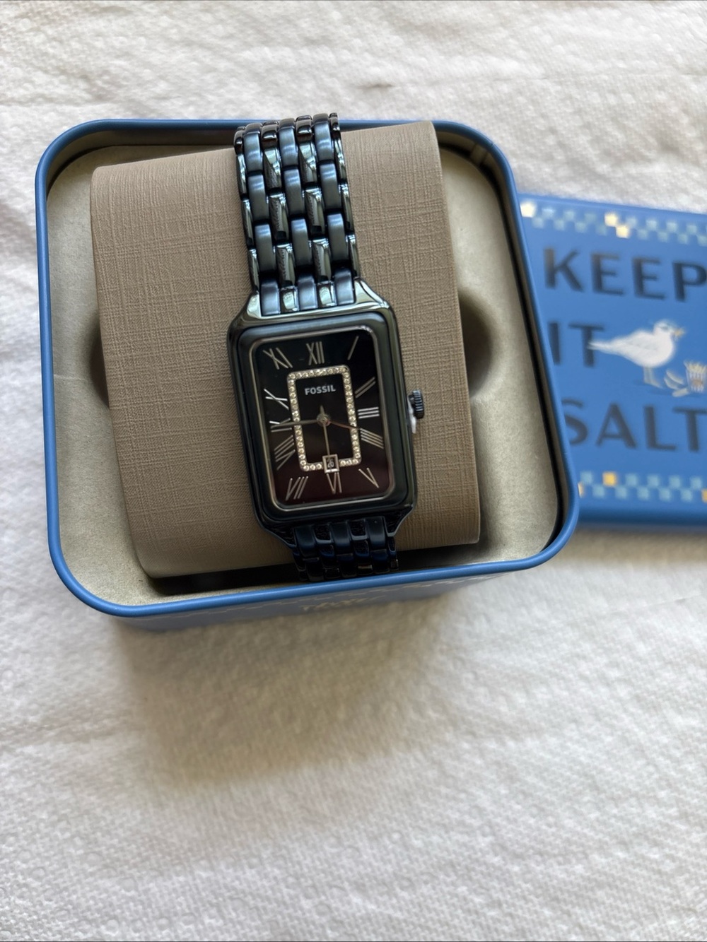 Fossil, this women's watch features:
Stainless steel bracelet and case
Navy dia - Picture 5 of 15